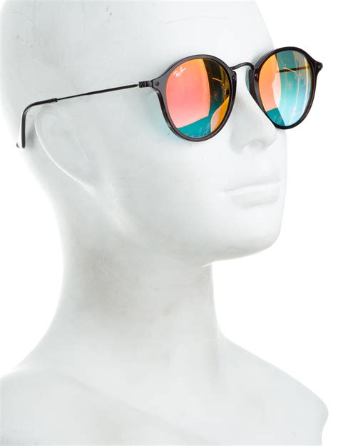 round reflective sunglasses.